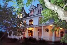Photograph of Red Raven Inn, Yellville