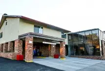 Photograph of Red Roof PLUS+, Williams