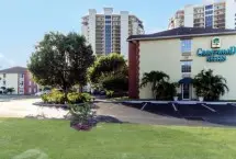 Photograph of Crestwood Suites Fort Myers, 