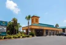 Photograph of Quality Inn, Lake Park