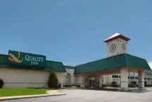 Photograph of Quality Inn Elmhurst, 