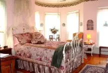 Photograph of Reagan's Queen Anne B&B, Hannibal