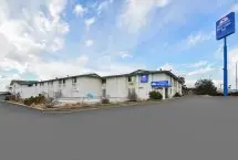 Photograph of Motel 6,