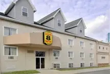 Photograph of Super 8, Niagara Falls