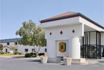 Photograph of Super 8, North Ridgeville