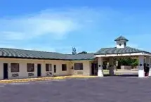 Photograph of Pearsall Executive Inn, Pearsall
