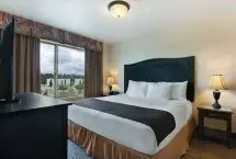 Photograph of Oxford Suites Bellingham, Bellingham