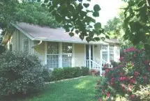 Photograph of 2 Wee Cottages Bed & Breakfast, Fredericksburg