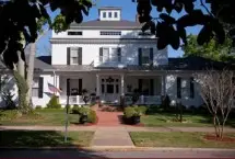 Photograph of Lions Gate Inn, Wake Forest