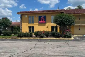 Photograph of Studio 6, Huntsville