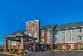 Photograph of La Quinta Inn & Suites, Oxford