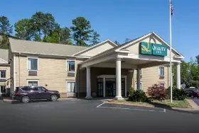 Photograph of Quality Inn, Phenix City