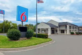 Photograph of Motel 6, Scottsboro