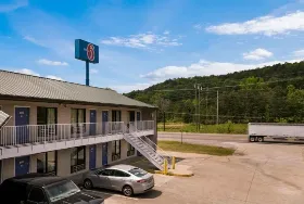Photograph of Motel 6, Attalla