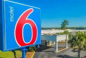 Photograph of Motel 6, Saraland