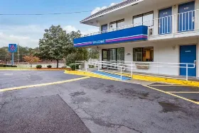 Photograph of Motel 6, Bessemer