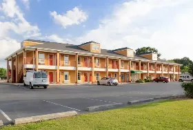 Photograph of Quality Inn, Albertville