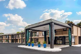 Photograph of Super 8, Daleville