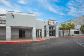 Photograph of Super 8 by Wyndham Mobile I-65, Mobile