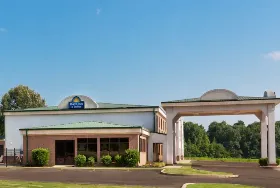Photograph of Days Inn, Wynne