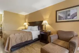 Photograph of Quality Inn, Russellville