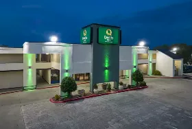 Photograph of Quality Inn, Fayetteville