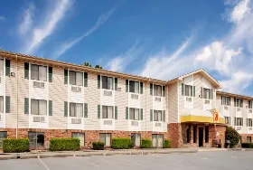 Photograph of Super 8, Fayetteville