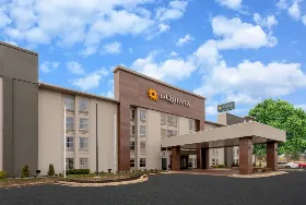 Photograph of La Quinta Inn & Suites, Jonesboro