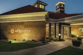 Photograph of La Quinta Inn & Suites, Phoenix