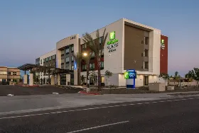 Photograph of Holiday Inn Express, Phoenix