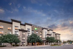 Photograph of Holiday Inn Express & Suites, Surprise