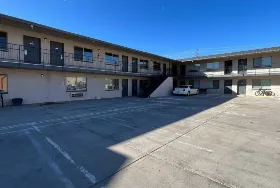 Photograph of Motel 6 [1727467147], Williams