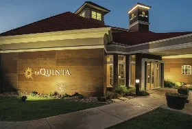Photograph of La Quinta Inn & Suites, Phoenix