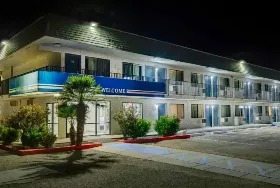 Photograph of Motel 6, Douglas