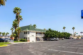 Photograph of Motel 6, Yuma