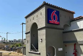 Photograph of Studio 6, Lake Elsinore