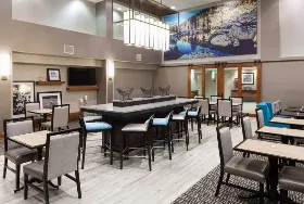 Photograph of Hampton Inn, Tulare