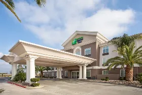 Photograph of Holiday Inn Express, Chowchilla