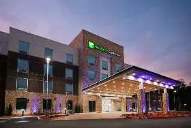 Photograph of Holiday Inn Express, Oakhurst