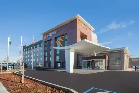 Photograph of La Quinta Inn & Suites, Madera