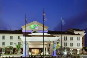 Photograph of Holiday Inn Express, Dinuba