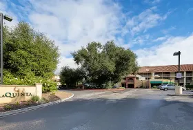 Photograph of La Quinta Inn & Suites, Thousand Oaks