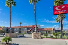 Photograph of Econo Lodge Inn & Suites, Escondido