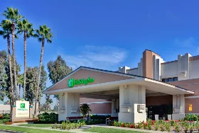 Photograph of Holiday Inn & Suites Anaheim (1 Blk/Disneyland®), Anaheim
