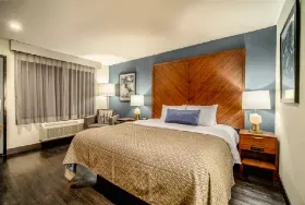 Photograph of Comfort Inn, Woodland Hills