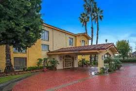 Photograph of Days Inn, Vista