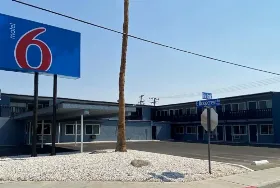 Photograph of Motel 6, Ridgecrest