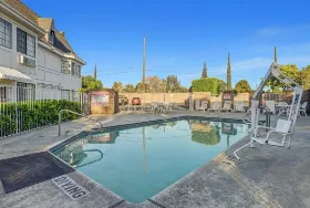 Photograph of Motel 6, Fresno