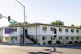 Photograph of Motel 6, Modesto