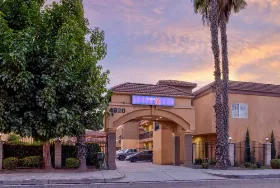 Photograph of Motel 6, South Gate
